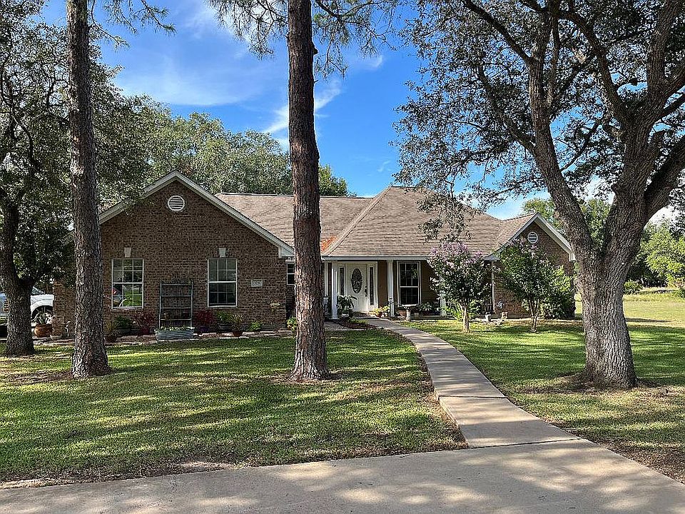 Front driveway to main entry