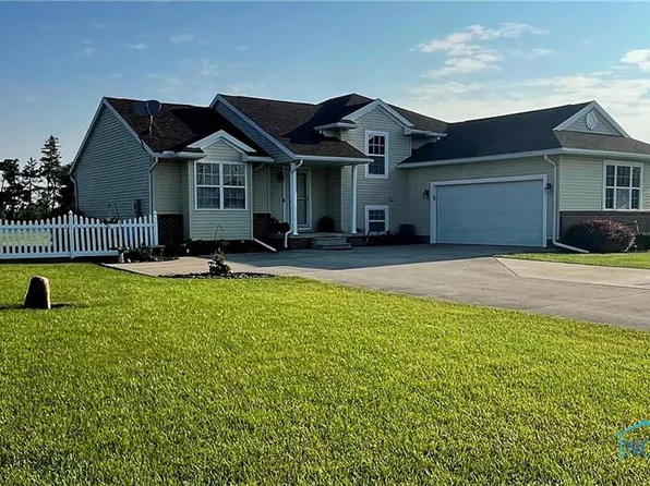 10066 Linwood Rd, Bowling Green, OH 43402