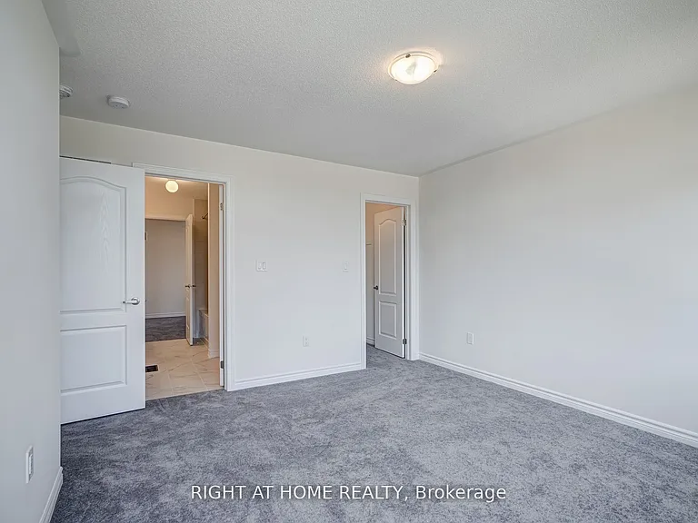 96 Connell Dr — Photo 22