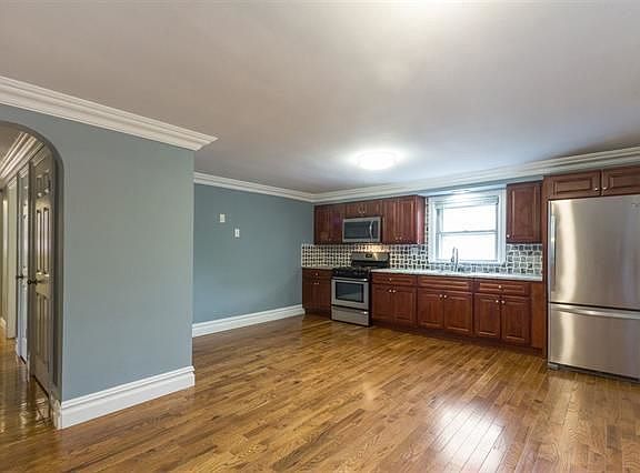 3rd image of 15 Centre Ave