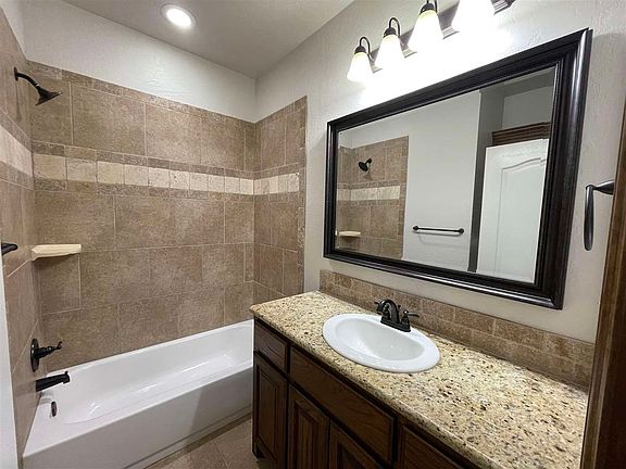 4th image of 1507 NE Stonehouse Dr