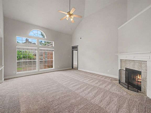4th image of 4925 Giordano Way