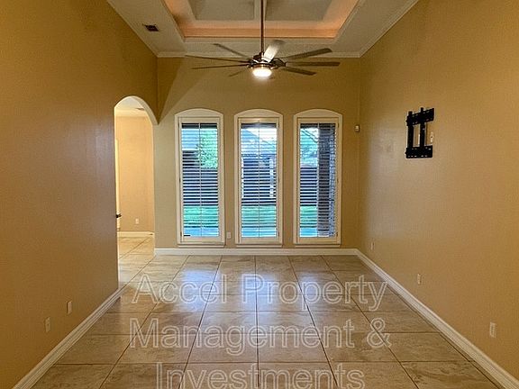 5th image of 3911 Inez St