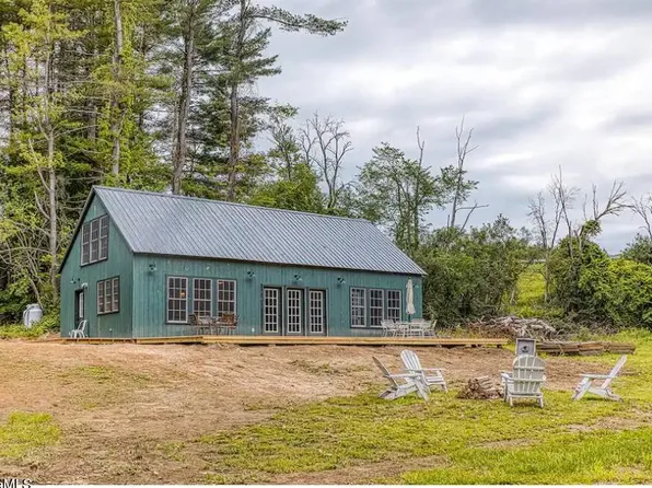 4 S Hill Rd, Stockbridge, MA 01262