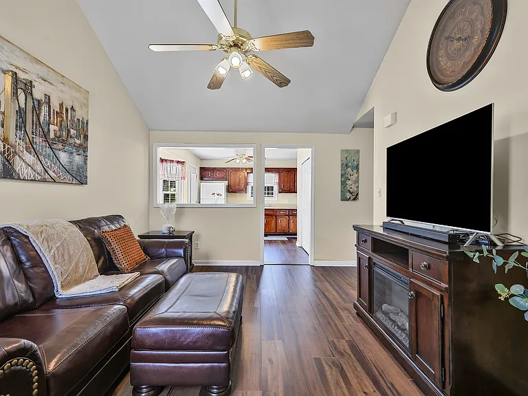 116 Monarch Ln — Photo 5