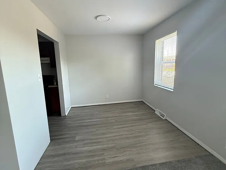 Fairmont Apartments — Photo 11