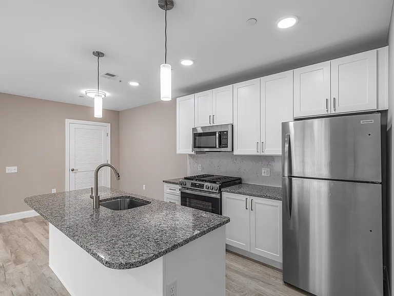 French Park Apartments — Photo 8
