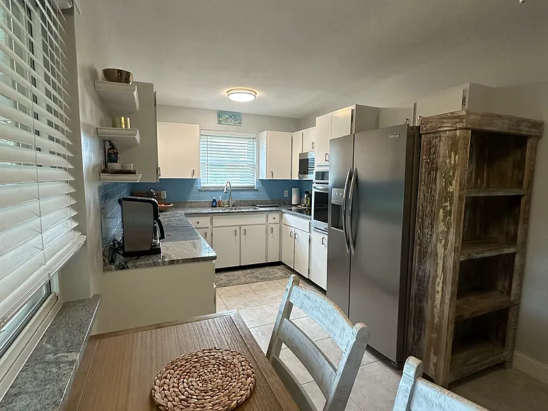 16 N Venetian Way — Photo 5