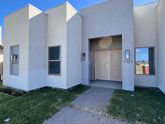 2nd image of 1021 La Muralla St