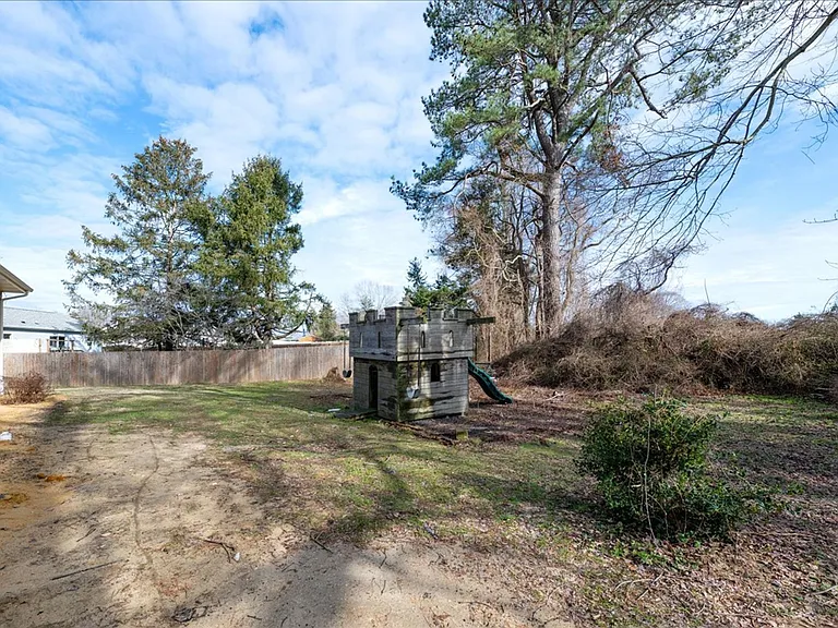 10 James Dr — Photo 29