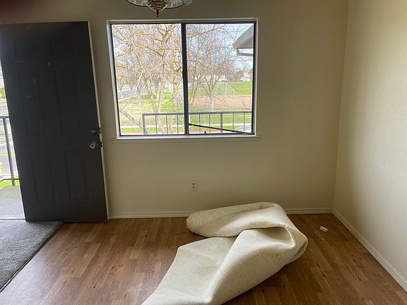 2nd image of 1040 Buena Vista Dr #1050