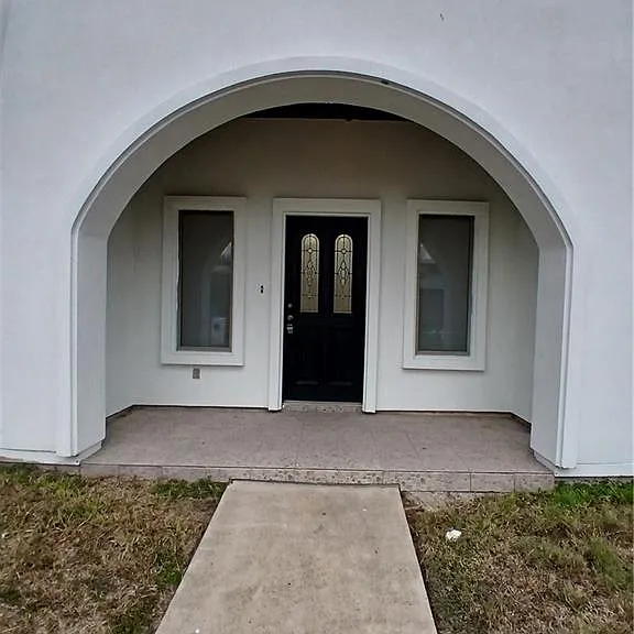 130 San Jacinto St — Photo 2