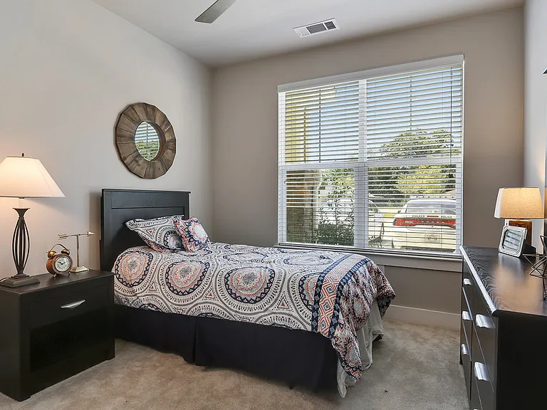 Creekside Crossing Apartments — Photo 17