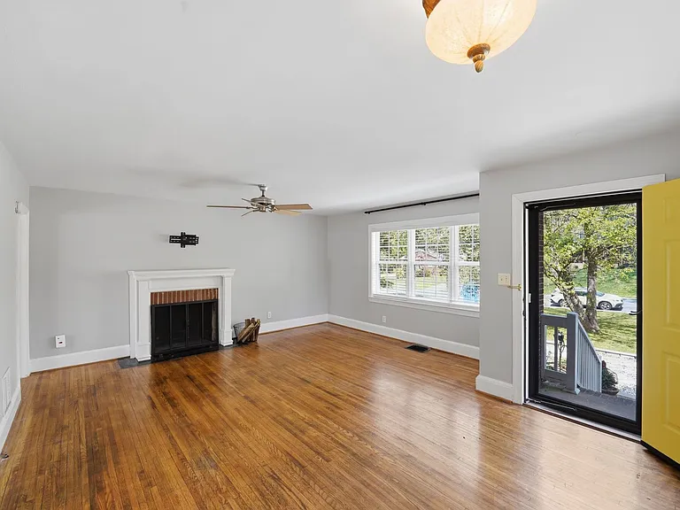 2214 Arnold Dr — Photo 3