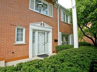 6 N Tower Rd #6, Oak Brook, IL 60523