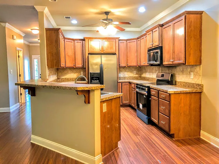 1121 Livingston Trl — Photo 14