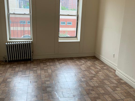 2nd image of 732 Melrose Ave APT 6