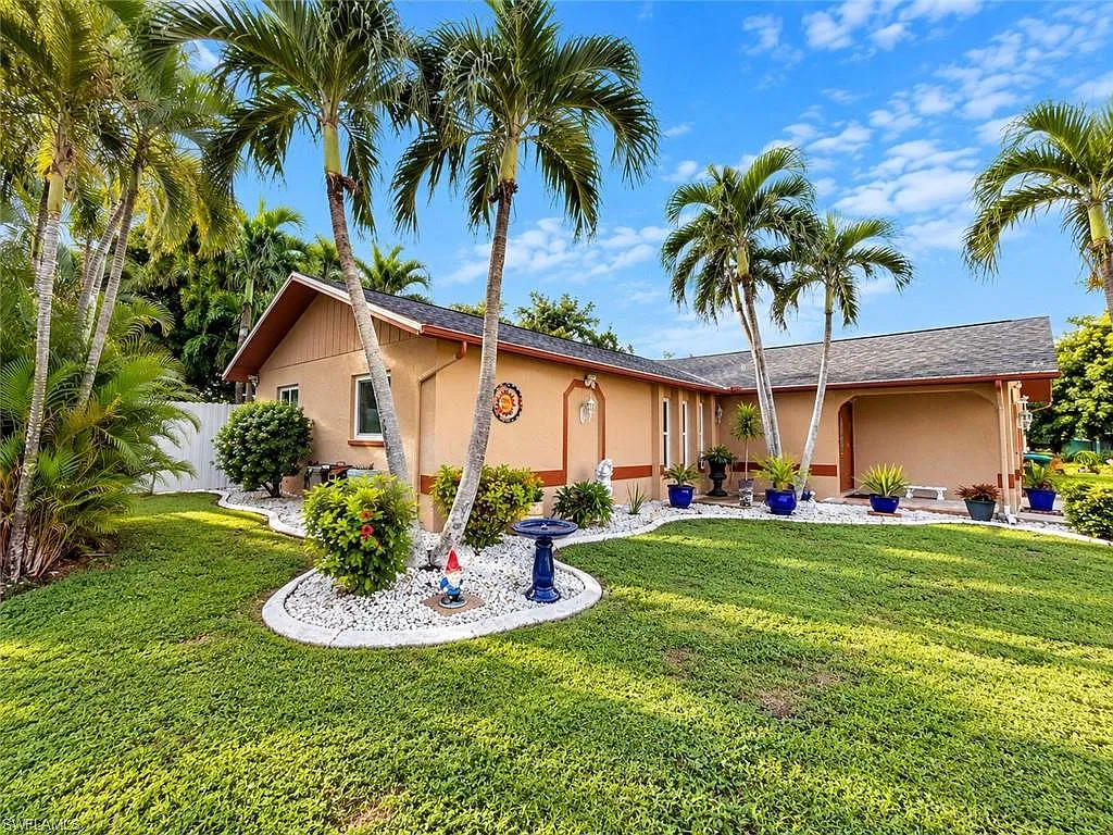 3 bed, 2.0 bath, 1430 sqft, $2,400 — Photo 3