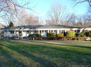 9 Country Ct, Woodbridge, CT 06525