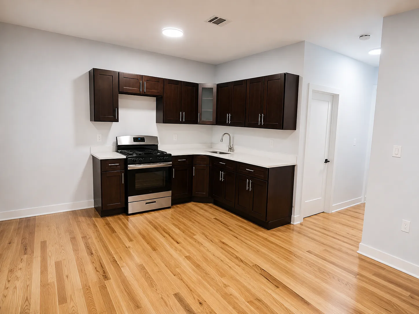 3 bed, 700 sqft, $1,995 — Photo 1