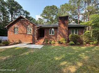 460 Thimbleberry Dr, Vass, NC 28394