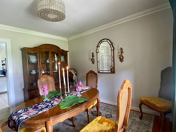 5th image of 111 Oak Dr