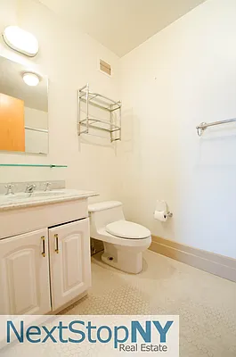 Rented by NextStopNY | media 22