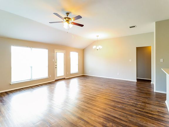 4th image of 1510 Whispering Oaks Dr