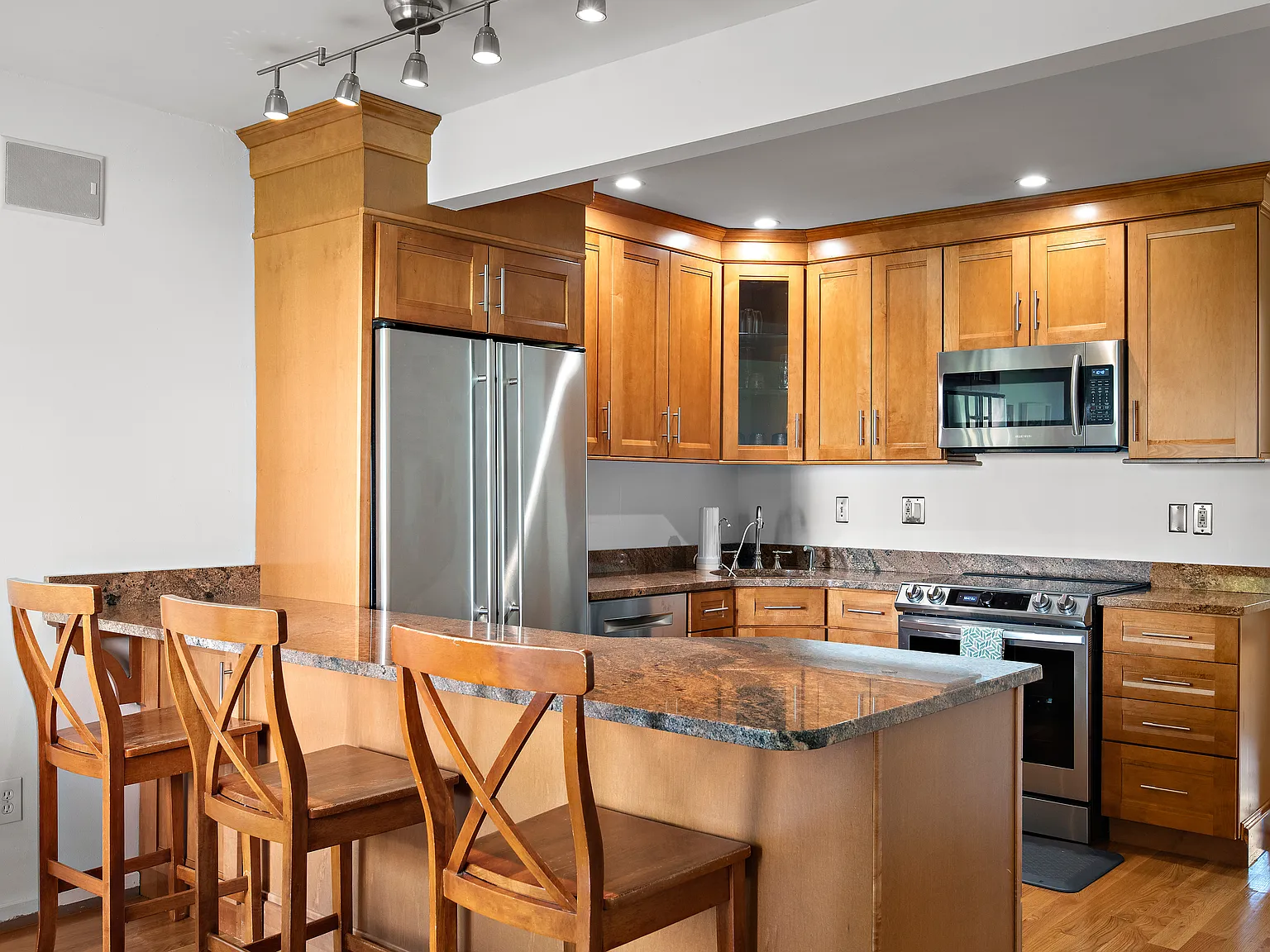 3 bed, 1448 sqft, $4,000 — Photo 4