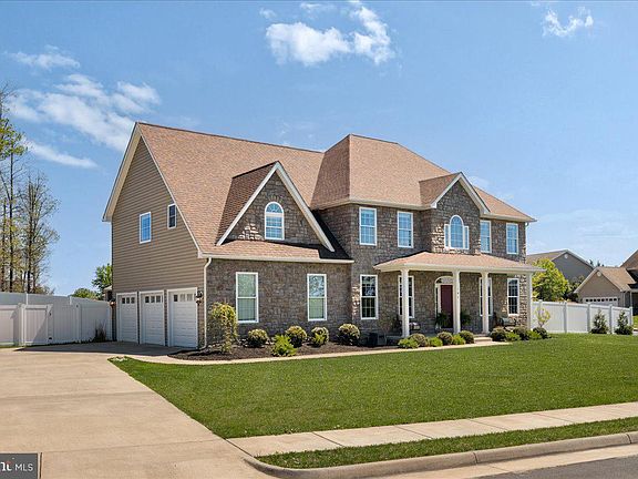2nd image of 104 Wales Ct