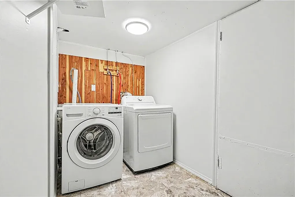 3 bed, 1100 sqft, $2,650 — Photo 3