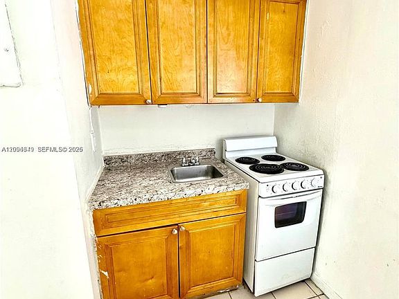 3rd image of 2041 Jackson St APT 2