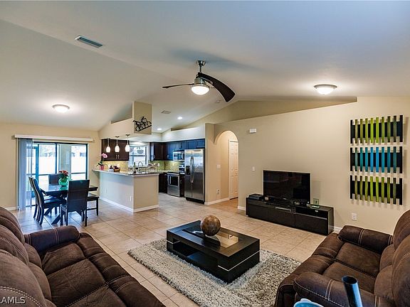 4th image of 132 SE 4th Terrace Cpe