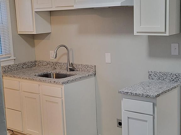 2nd image of 1607 Phyllis Ave