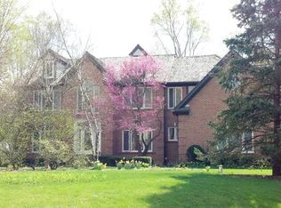 22582 N Linden Dr, Lake Barrington, IL 60010