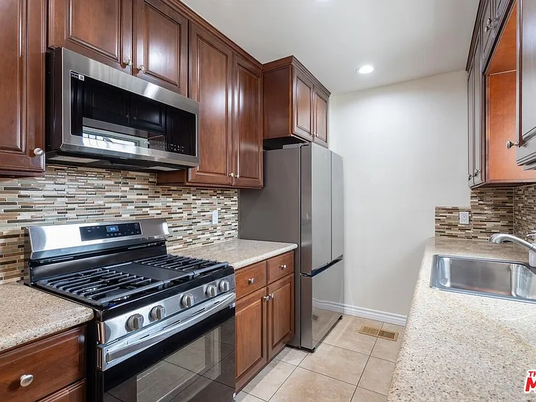 200 W Palmer Ave #C — Photo 5