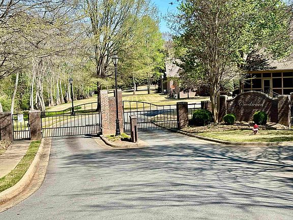 4th image of 18 Creekwood Cv