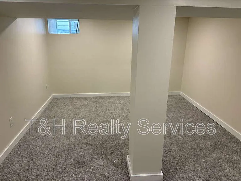 320 W 39th St — Photo 21