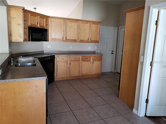 3rd image of 2332 Bagdad Ave #4
