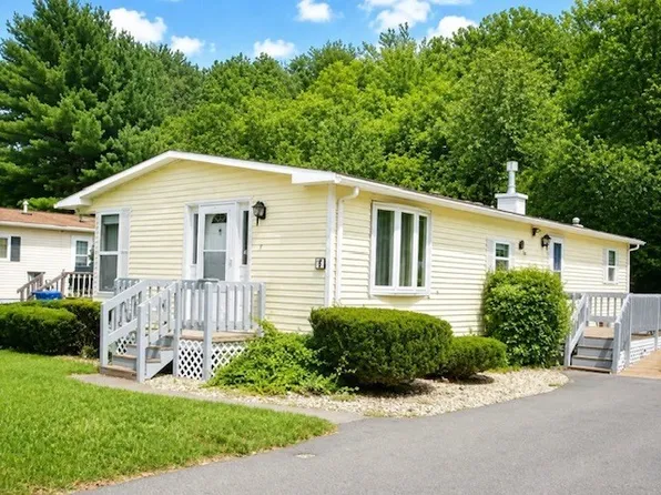 1 Canterbury Ln, Rockland, MA 02370