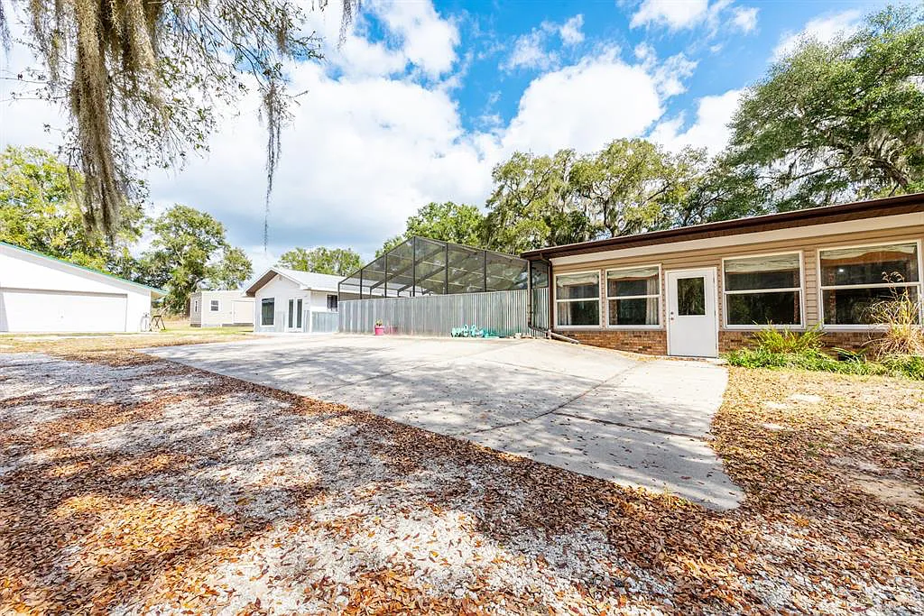 4 bed, 3000 sqft, $600 — Photo 2