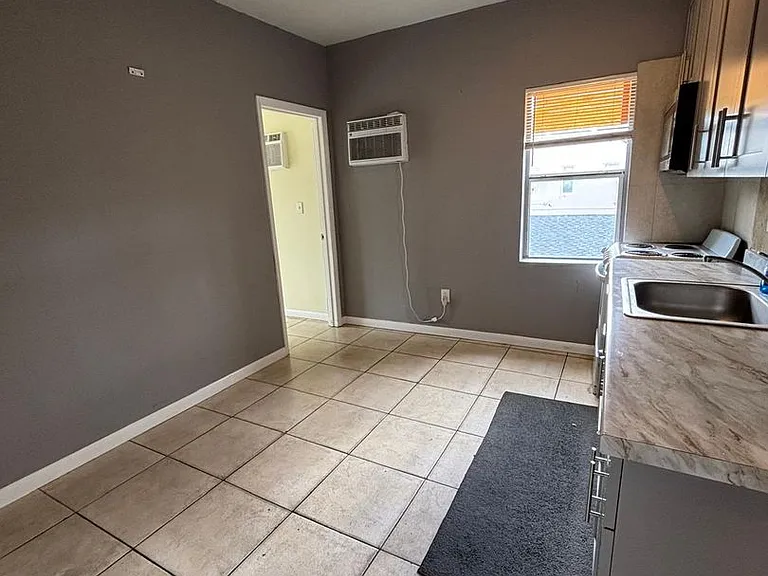 1639 NW 3rd St — Photo 26