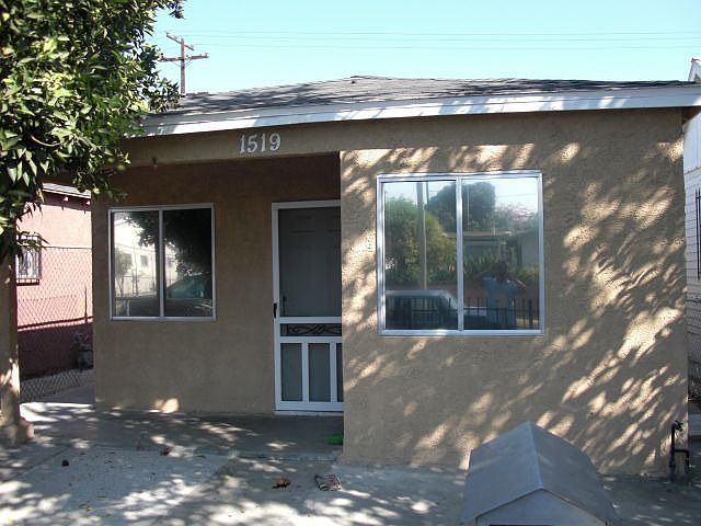 2nd image of 1519 E 82nd Pl