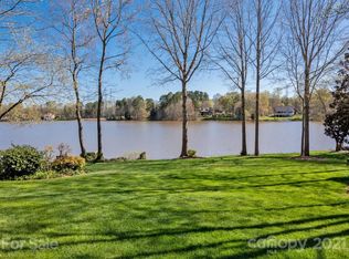 8118 Lake Providence Dr, Matthews, NC 28104