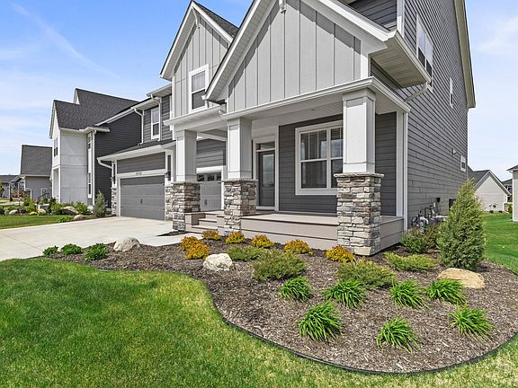 4th image of 10122 Shadyview Ln N