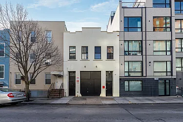 32 Richardson Street