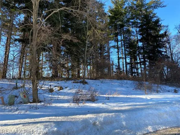 26 Rexford Ct, Brighton, MI 48116