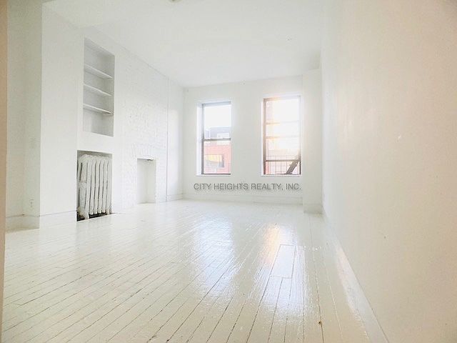 1st image of 211 E 10th St APT 14