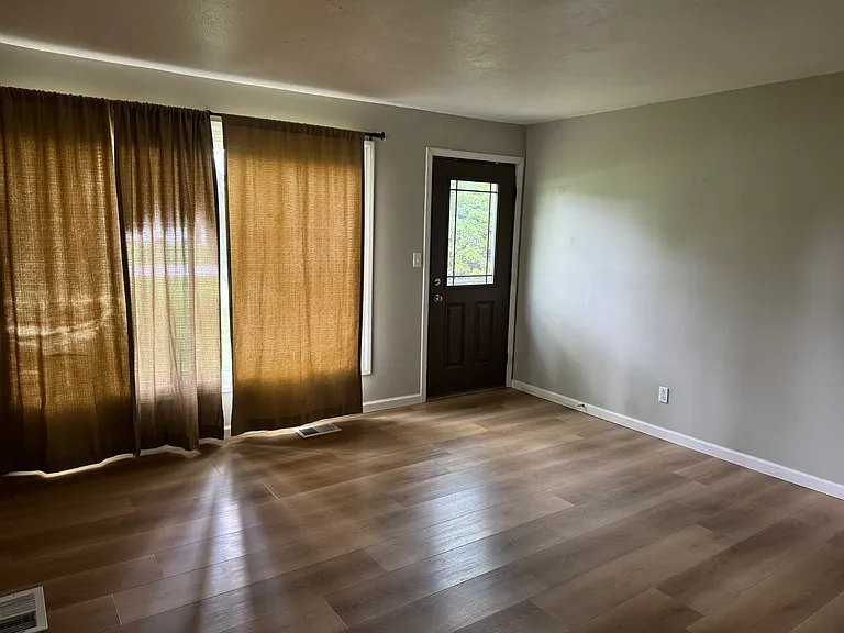 3734 Applewood Dr — Photo 3