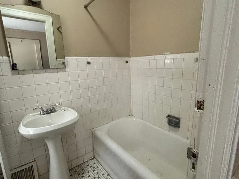 1435 Fairmount St — Photo 11
